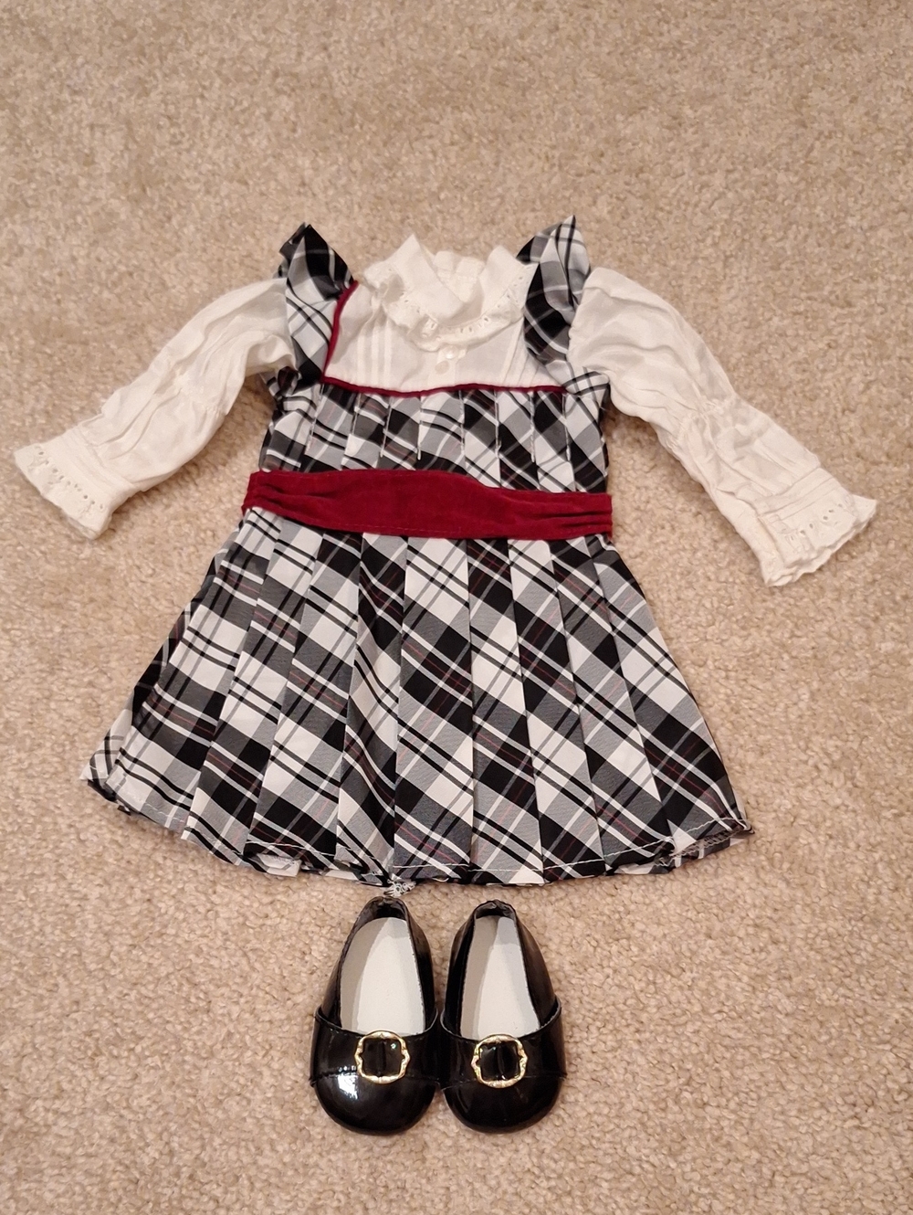 American Girl 2004 Nellie's Holiday Outfit